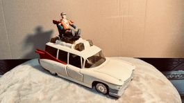 Ghostbusters Ecto-1 Spielzeugauto mit Figur