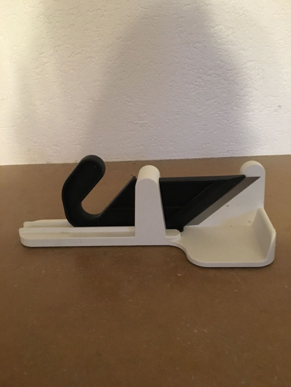 Cucine complete: Guillotine pour saucisse – Usato da Montsevelier venduto da Batson