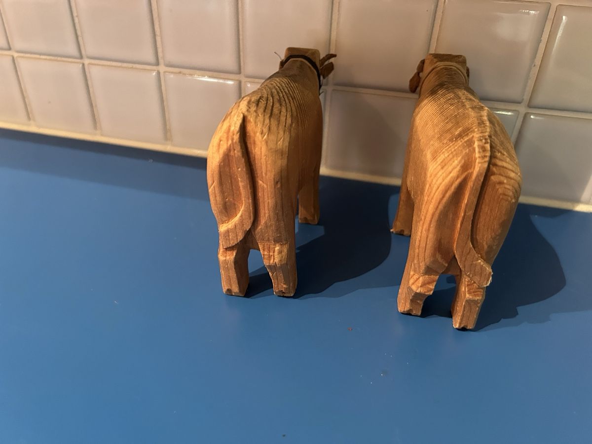 Figurines: Zwei geschnitzte Kühe  – D'occasion à Bülach par larson27 2
