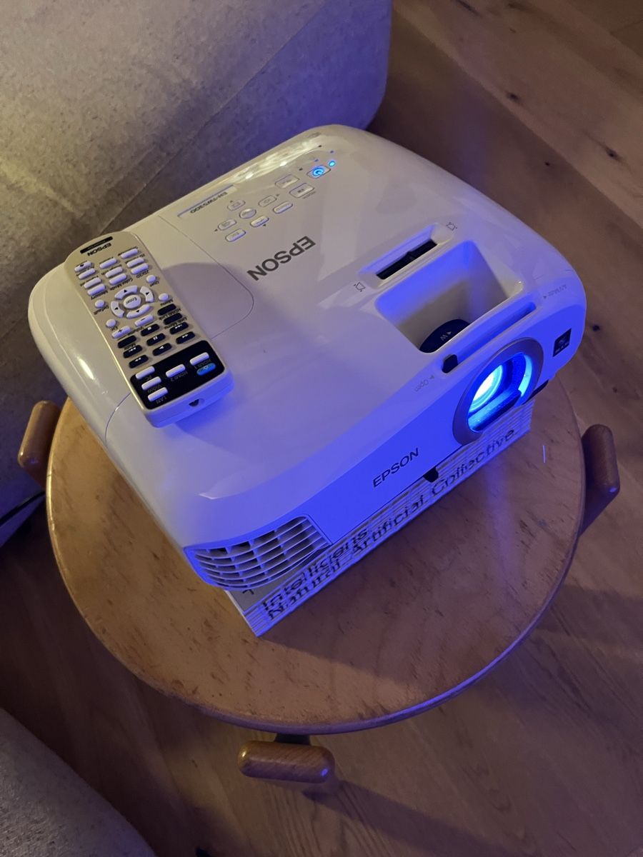 Epson Videoprojektoren: Epson Beamer EH-TW5300 – Gebraucht aus Zürich von cla_8km7