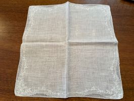 Stofftaschentuch weiss bestickt mit Lochmuster gebraucht