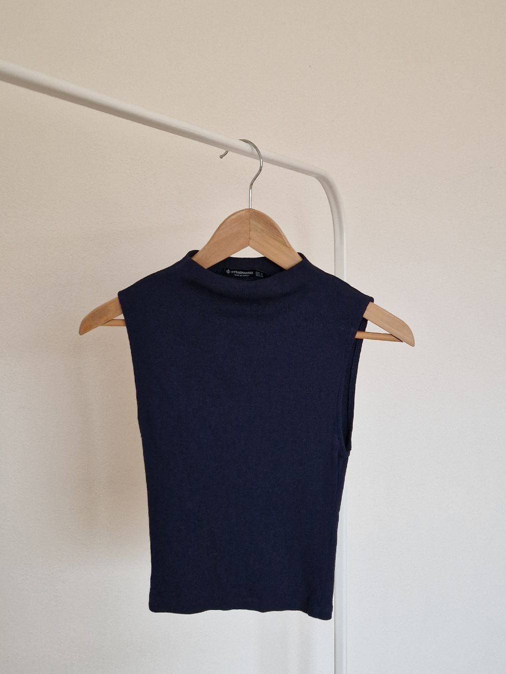 Stradivarius Top: Stradivarius Mockneck Top, Dunkelblau – Nuovo (secondo la descrizione) da Samstagern venduto da DatJulie