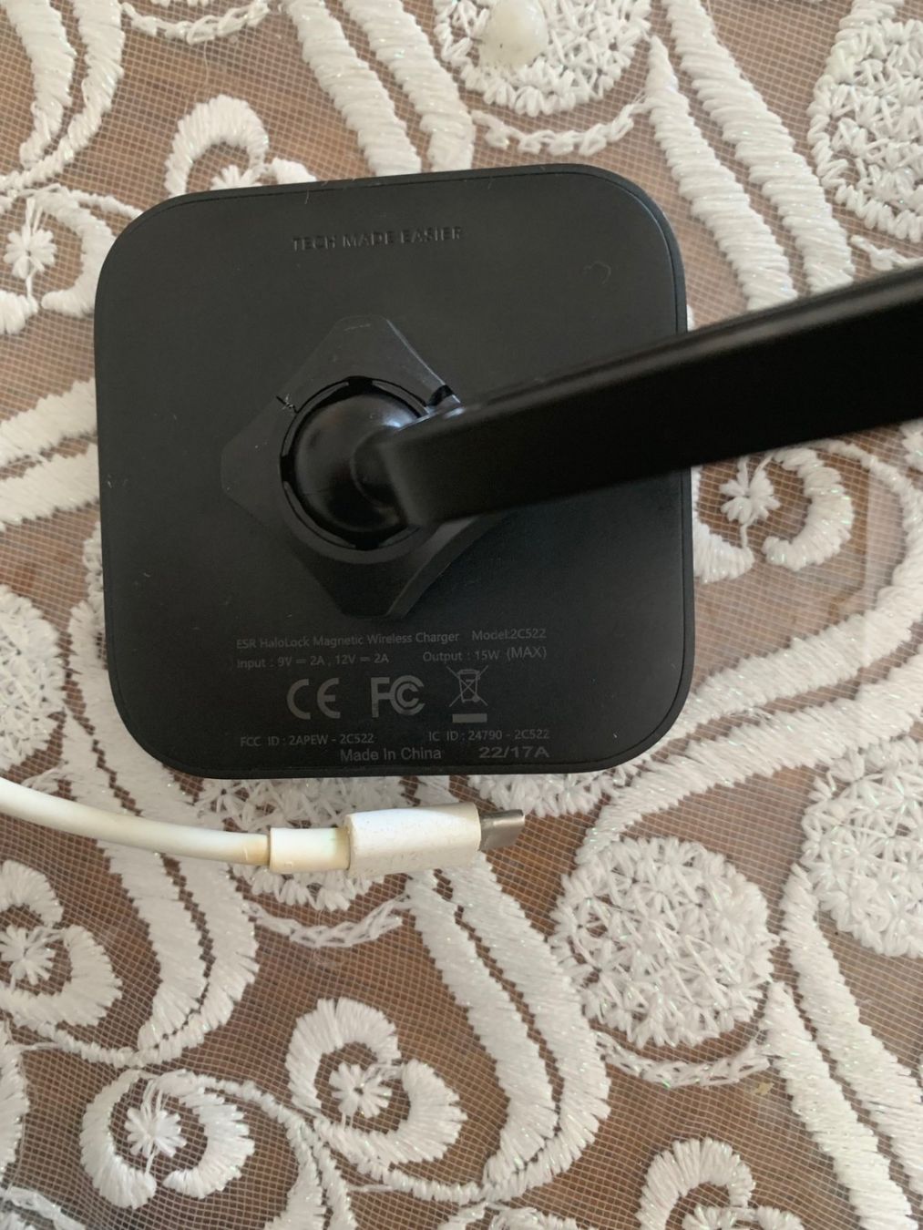 Caricabatterie: ESR Halolock Magnetic Wireless Charger Model: 2C522 – Usato da Emmen venduto da newcar4you 4