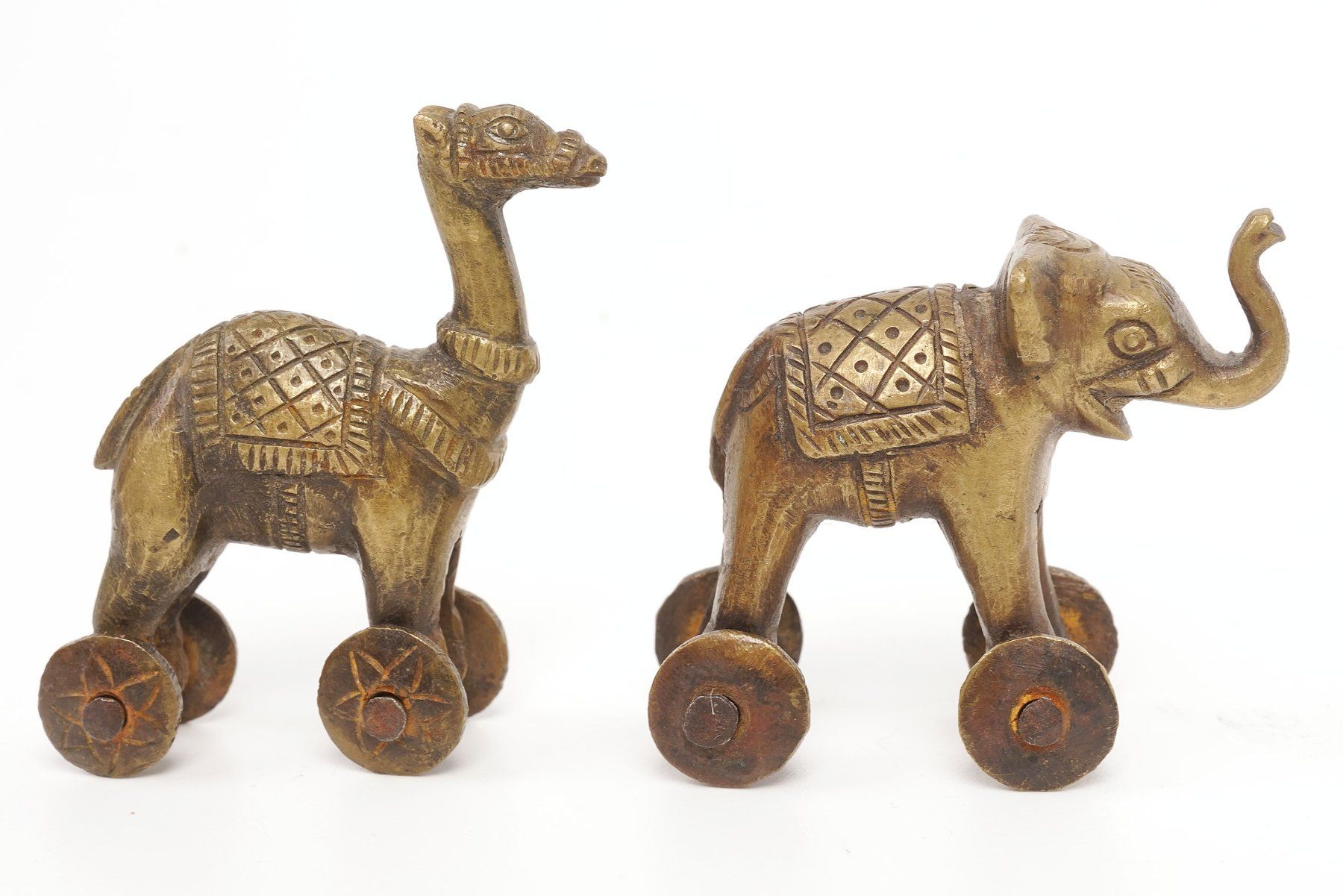 Statuette: 2 kleine Messingfiguren Elefant und Kamel – Usato da Buochs venduto da chicco64 1