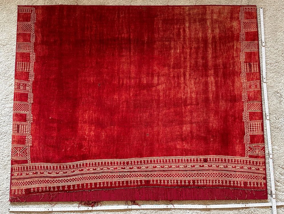 Antiker, grosser, roter Stoff aus Indien