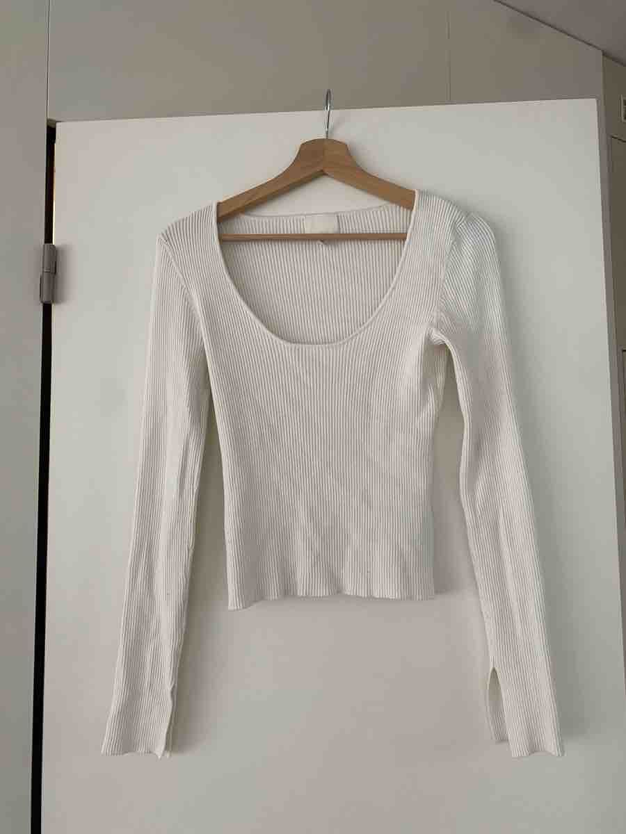 H&M Maglioni & Felpe: H&M Rippstrick Pullover creme langarm gebraucht – Usato da Solothurn venduto da mar_brn7