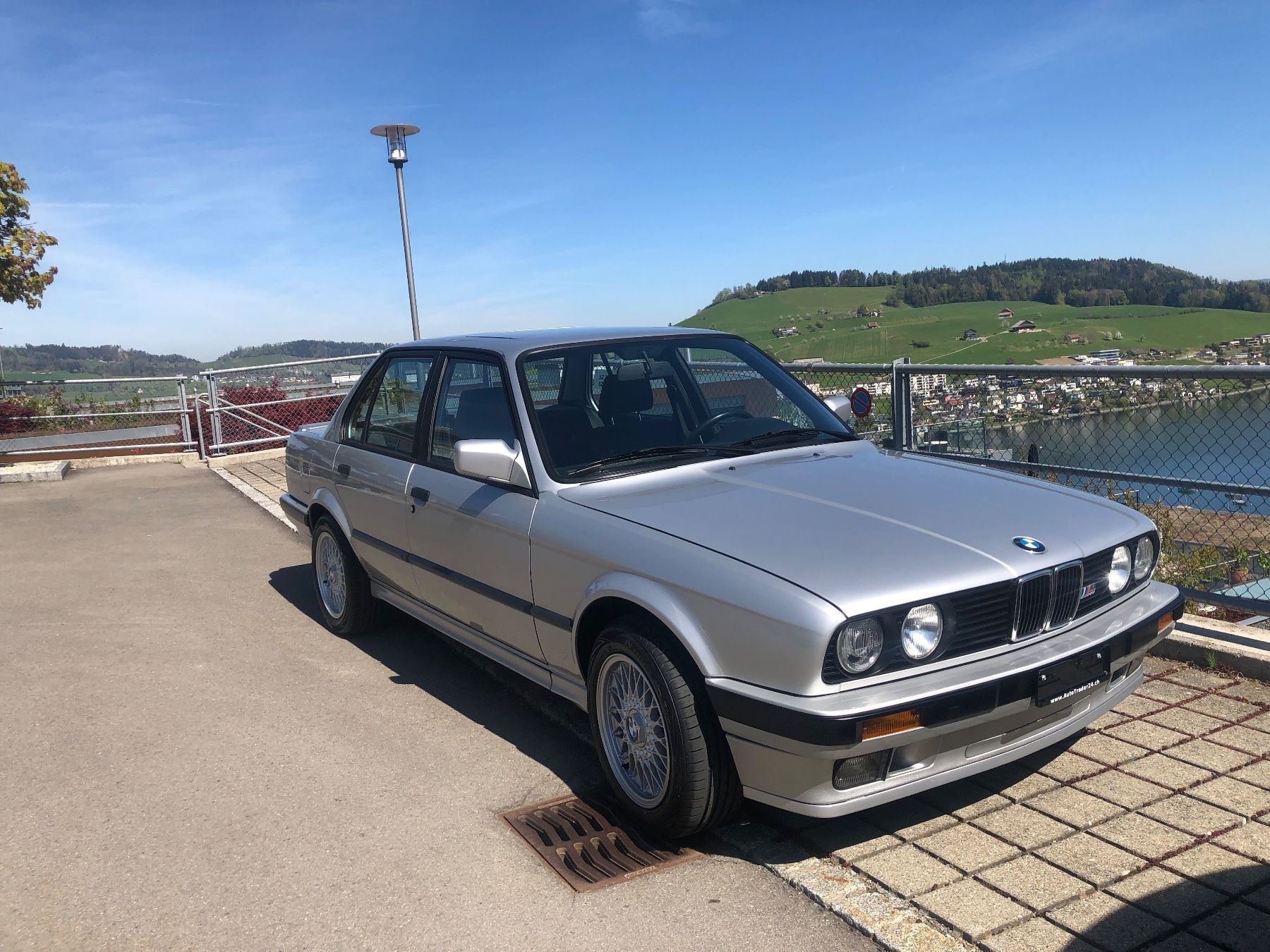 BMW Automobili: Bmw E30 320i original Edition mit Sportpaket mit  Shadowline – Usato da Immensee venduto da AutoTrader24 1