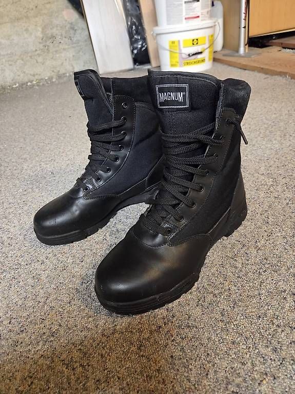 Scarpe da uomo: Magnum - Essential – Usato da Spiez venduto da lor_8vsd