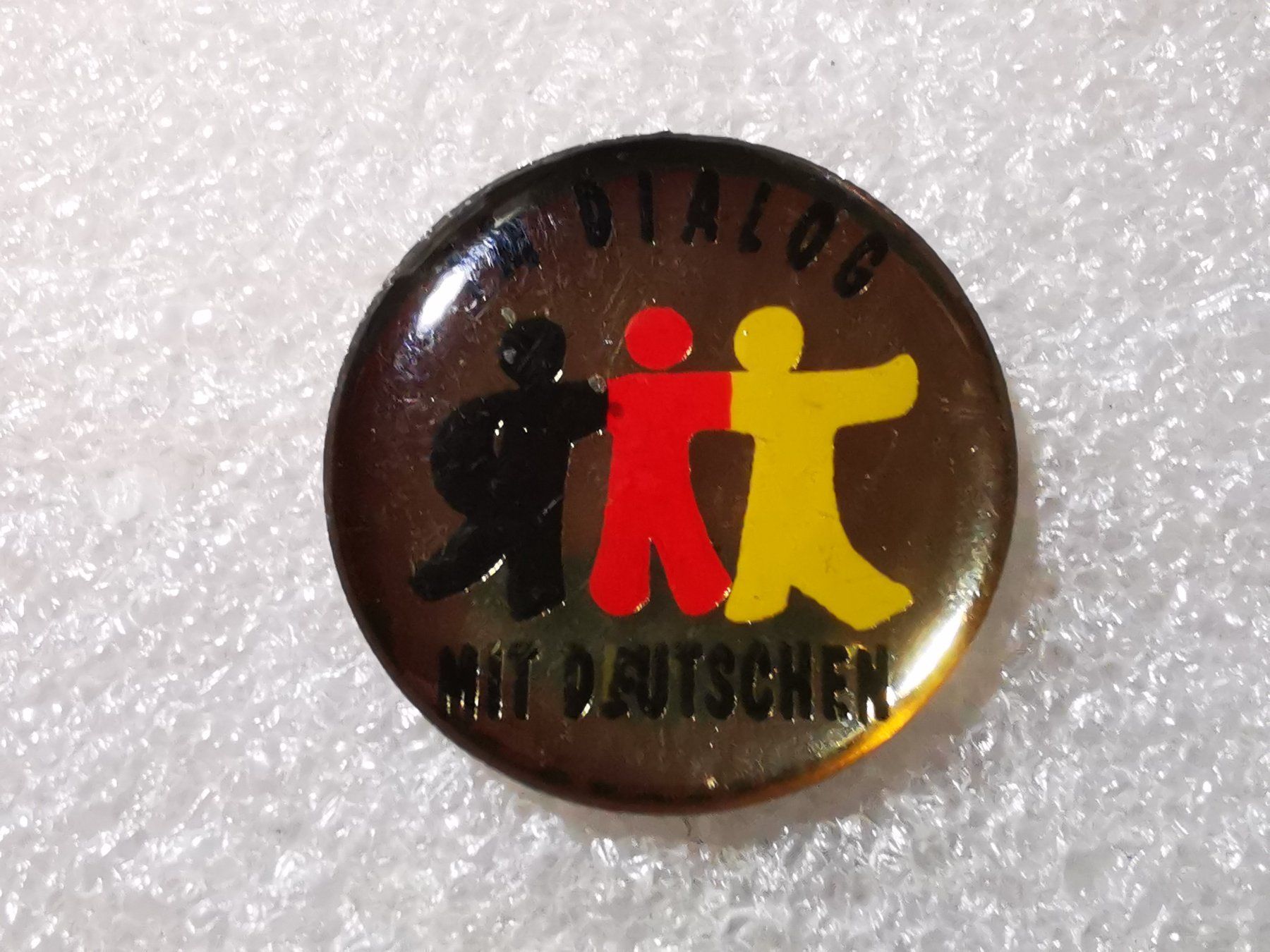 Plaketten & Abzeichen: Ansteckpin 15: Im Dialog mit Deutschen – Gebraucht aus Oppligen von Pin-Fall-Shop