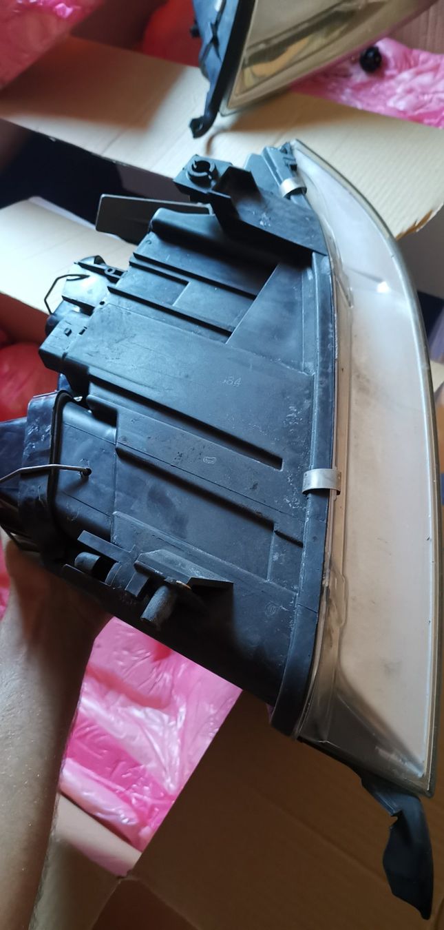 Audi Fari: Audi A6 4b Avant 2001 Scheinwerfer Set Links + Rechts – Usato da Haslen GL venduto da skullch 5