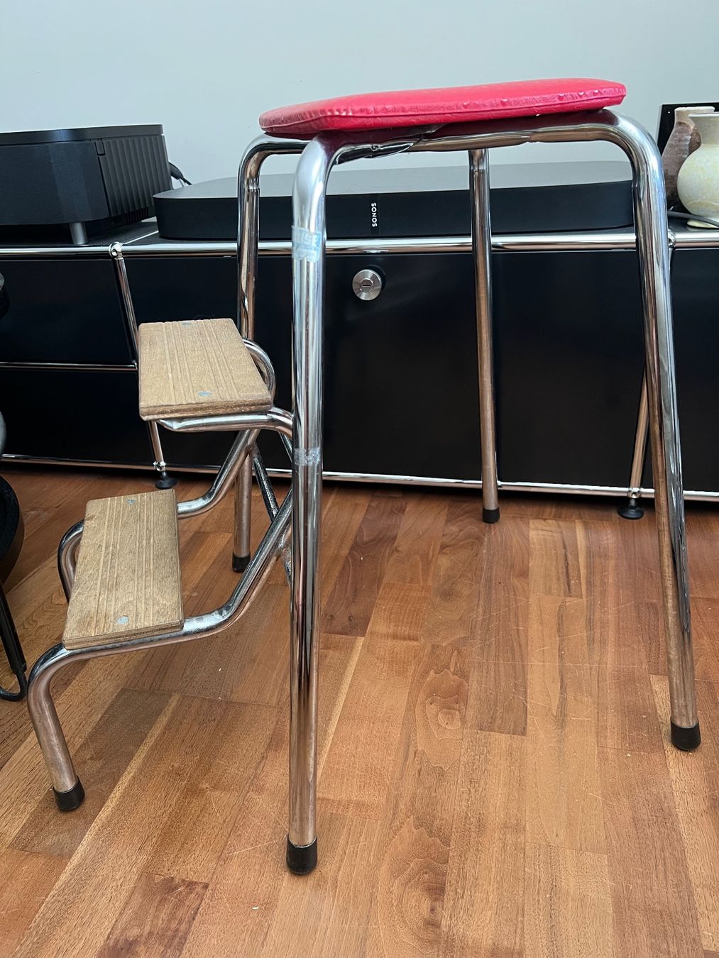 Hocker: Tritthocker Vintage Rot – Gebraucht aus Jona von Sariksa 2