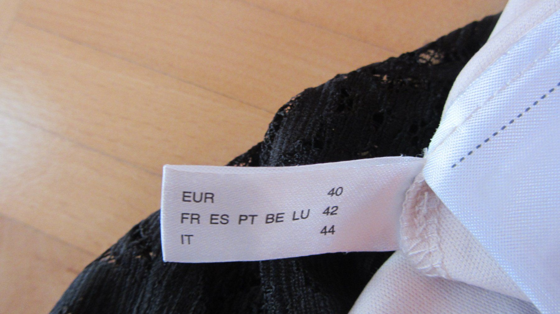 Kleider: Robe noire avec dessous rose poudré 40 – Gebraucht aus Oberried FR von berg04 7