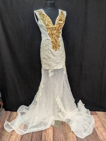Weiss-goldenes Abendkleid mit Schleppe, Hochzeitskleid