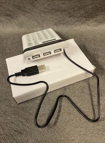 Calcolatrici tascabili: USB-Calculator mit je 3 USB  ab 1.- NEU – Nuovo e nell'imballaggio originale da Plaffeien venduto da Rena88 1