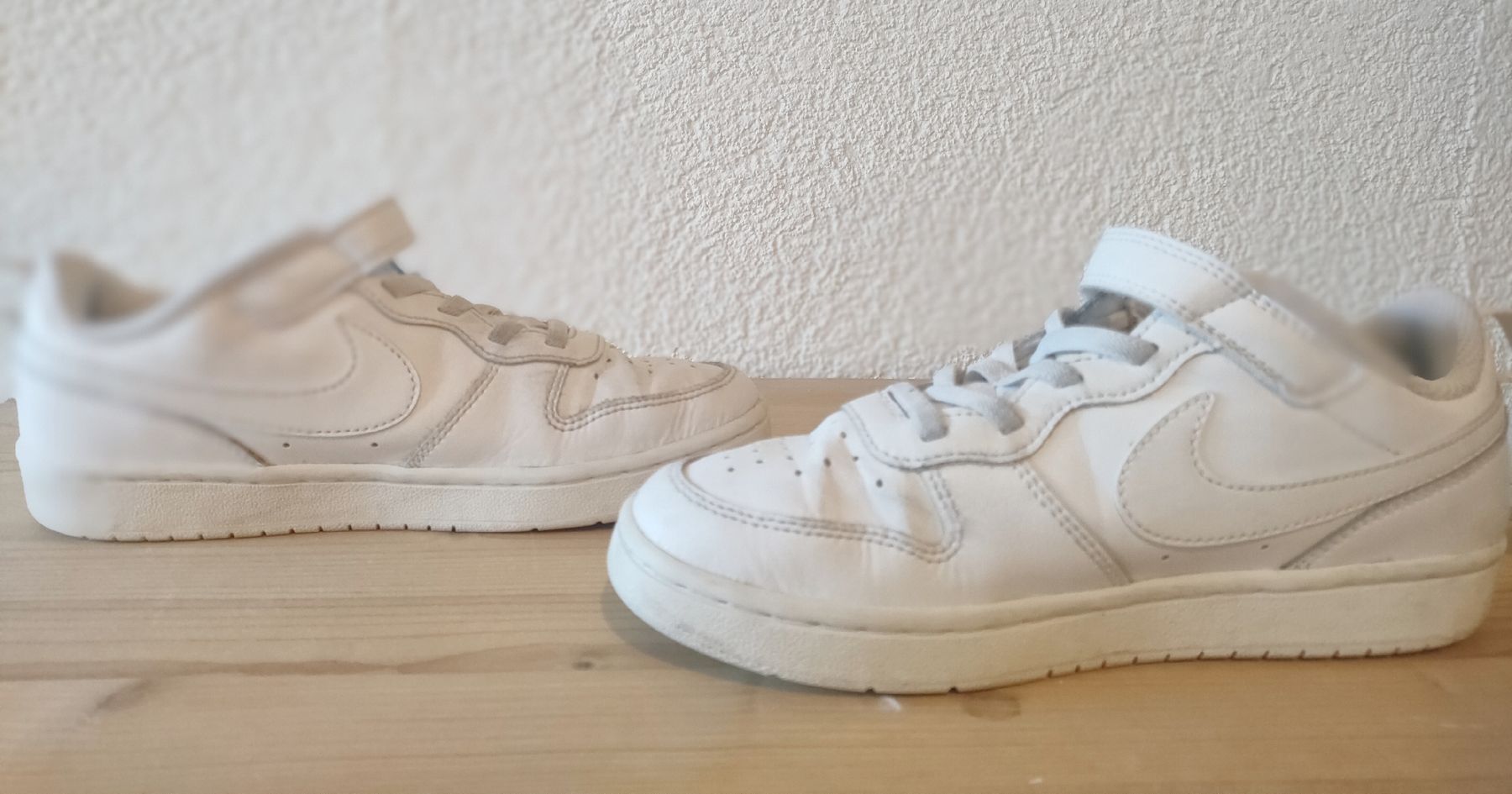 Nike Schuhe für Jungen: Nike Sneaker weiss Grösse 35 – Gebraucht aus Speicher von Indigoblau_3 3