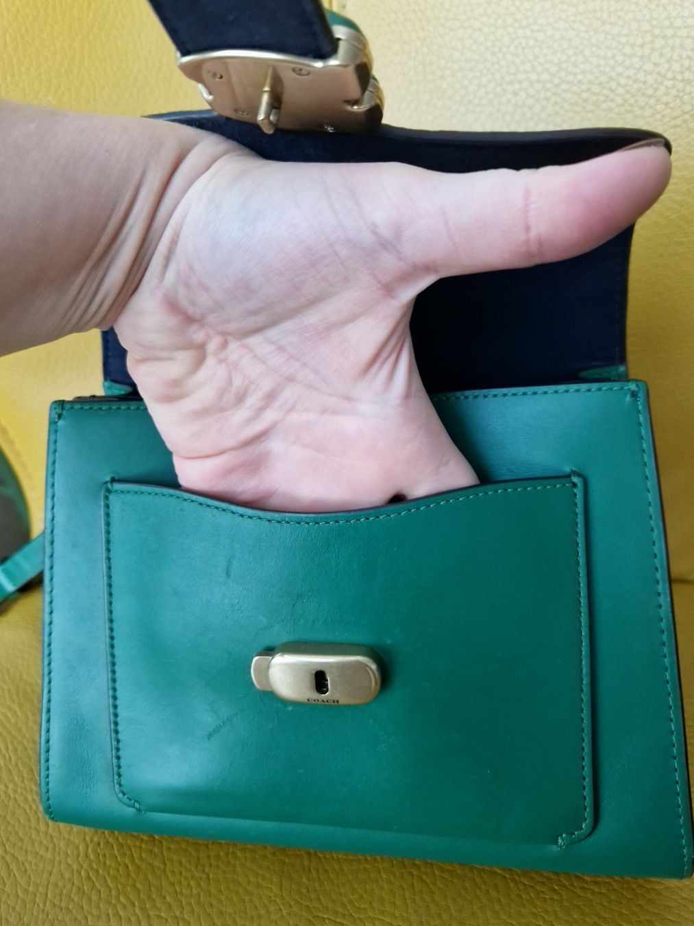 Coach Taschen für Damen: Original Coach Handtasche, grün, top handle – Gebraucht aus Erlinsbach SO von ULIKH 7