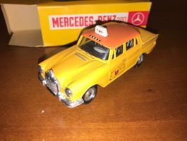 Mercedes-Benz 200 Taxi 1/43 Metosul