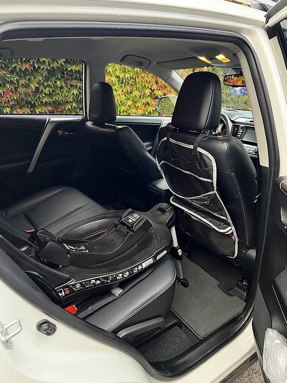 Toyota Automobili: Toyota RAV4 2.0 – Usato da Thun venduto da Miilos 3