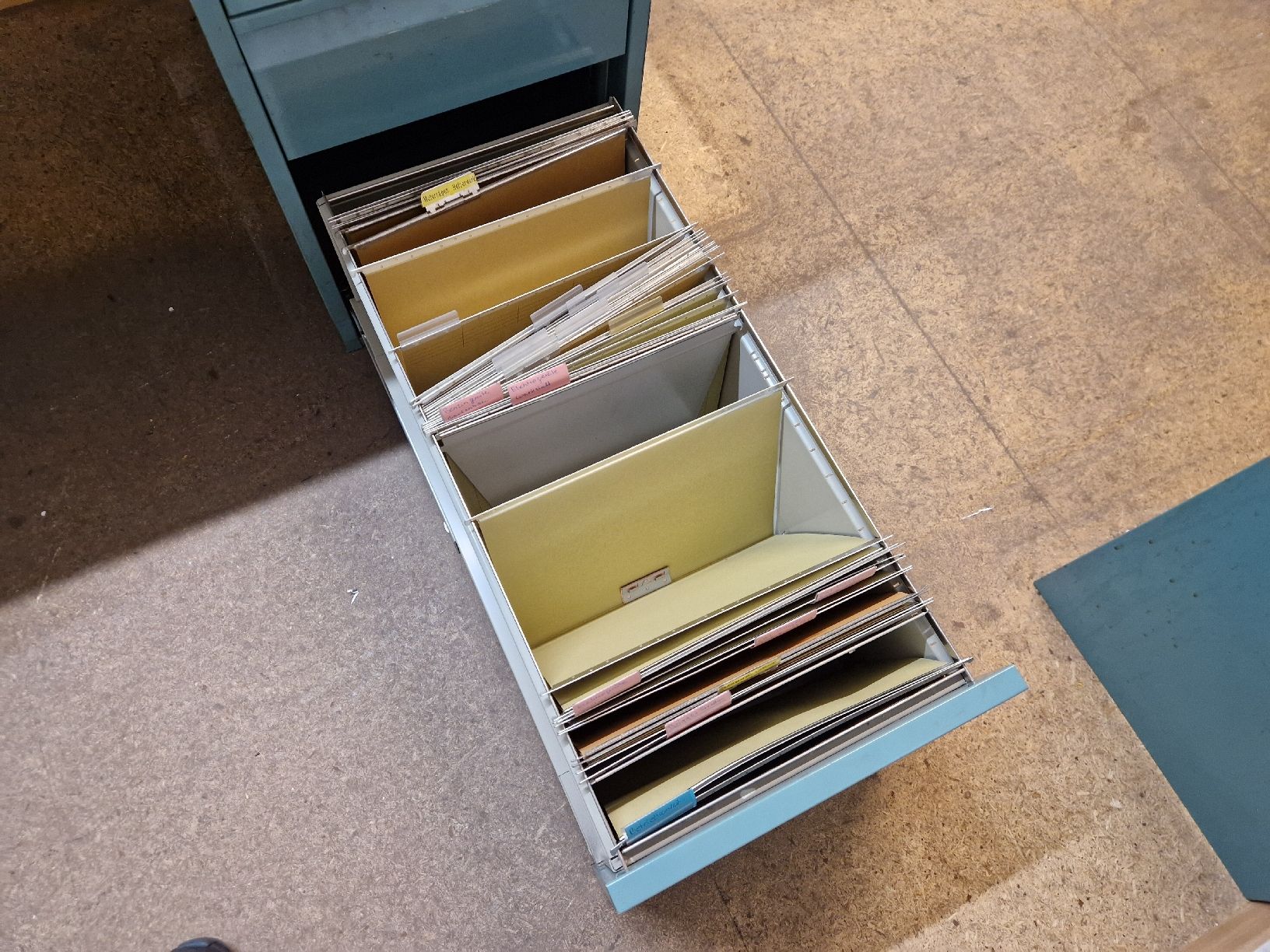 Lista Schreibtische: Lista Bürotisch / Schreibtisch – Gebraucht aus Herbligen von and_q5hr 6