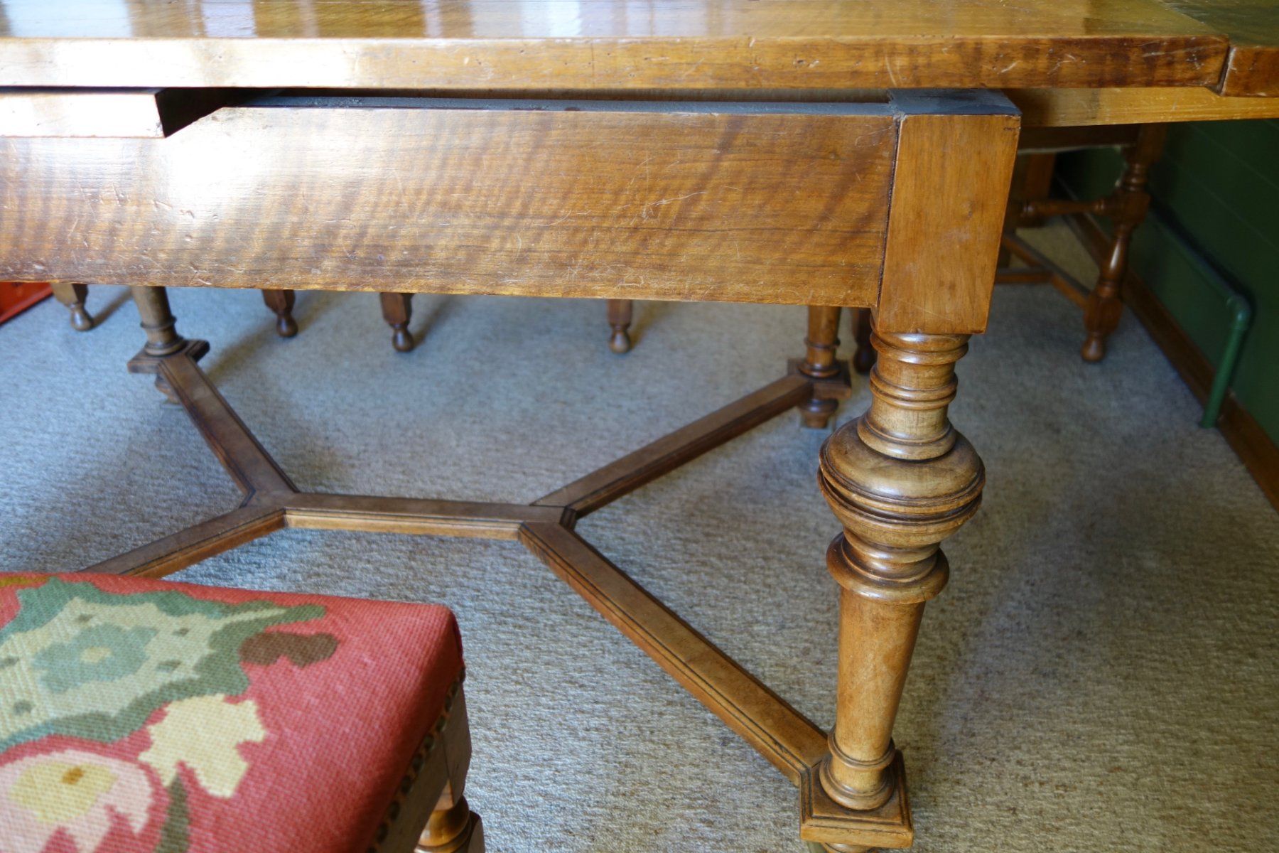 Set di tavolo e panche: Antiker Tisch mit 6 Stühlen Biedermeier – Usato da Biel/Bienne venduto da Rothar 5