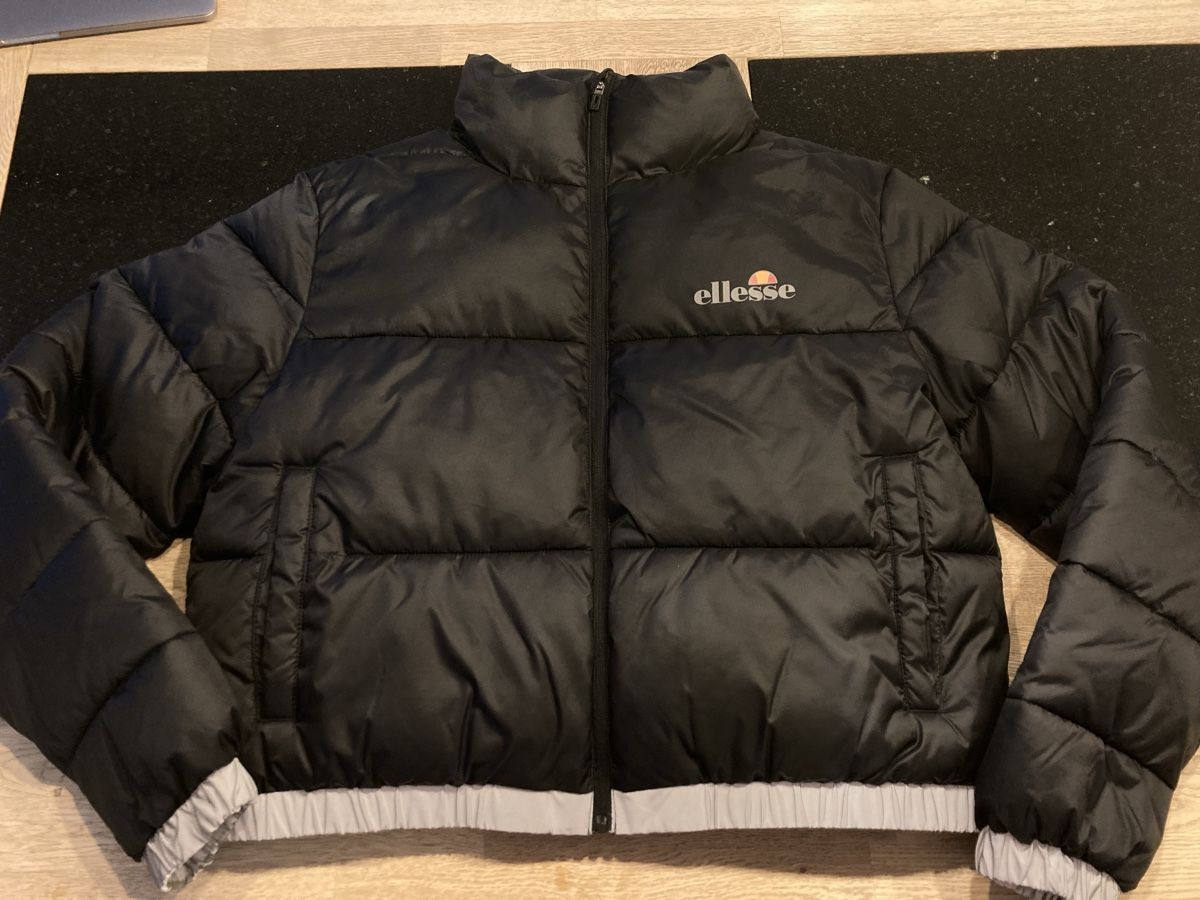 Ellesse Giacche: Ellesse Winterjacke Gr.38 wie neu – Usato da Thun venduto da tulpentau
