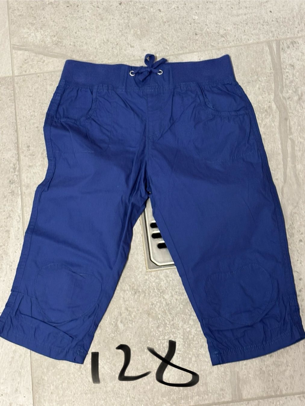 Pantaloni: Short fille 128 – Usato da Salvenach venduto da gwenwywar