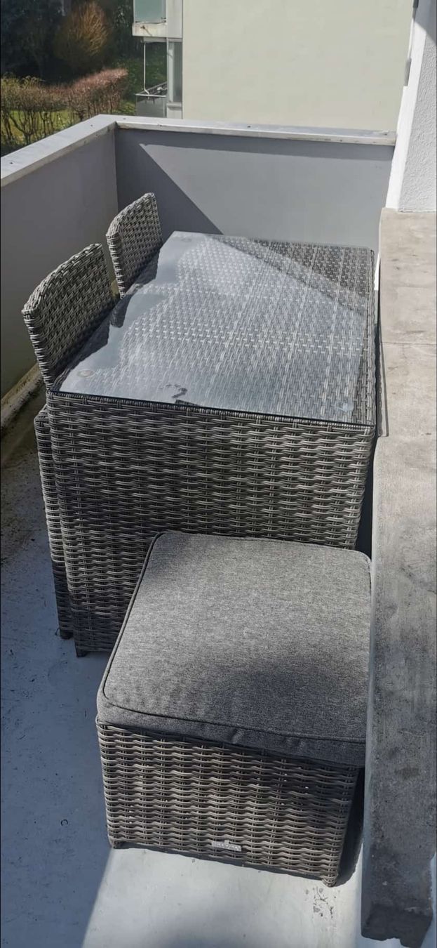 Set de table et chaises: Balkongarnitur – D'occasion à Luzern par mar_6ygg