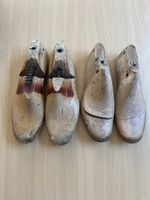 2 Paar holzige Schuhleisten