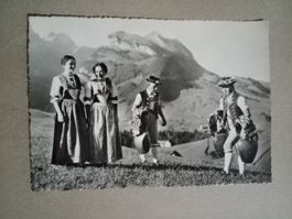 Appenzeller Festtracht mit Treicheln 1951 Olma Stempel