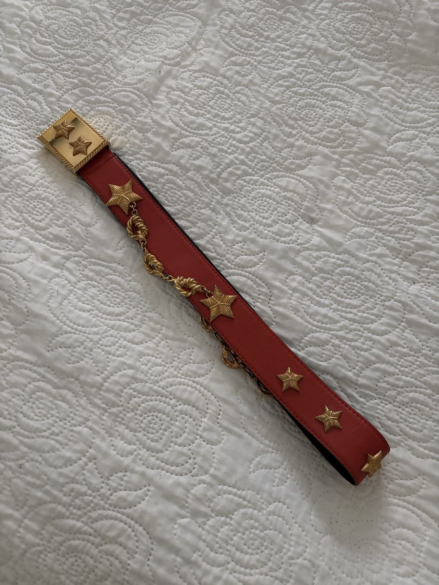 Escada Cinture: Escada Red Leather Belt w/ Stars & Chains – Usato da Buchrain venduto da Mr.Kim 9