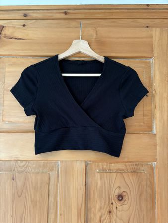 Schwarzes Crop Top, Grösse S, neuwertig 
