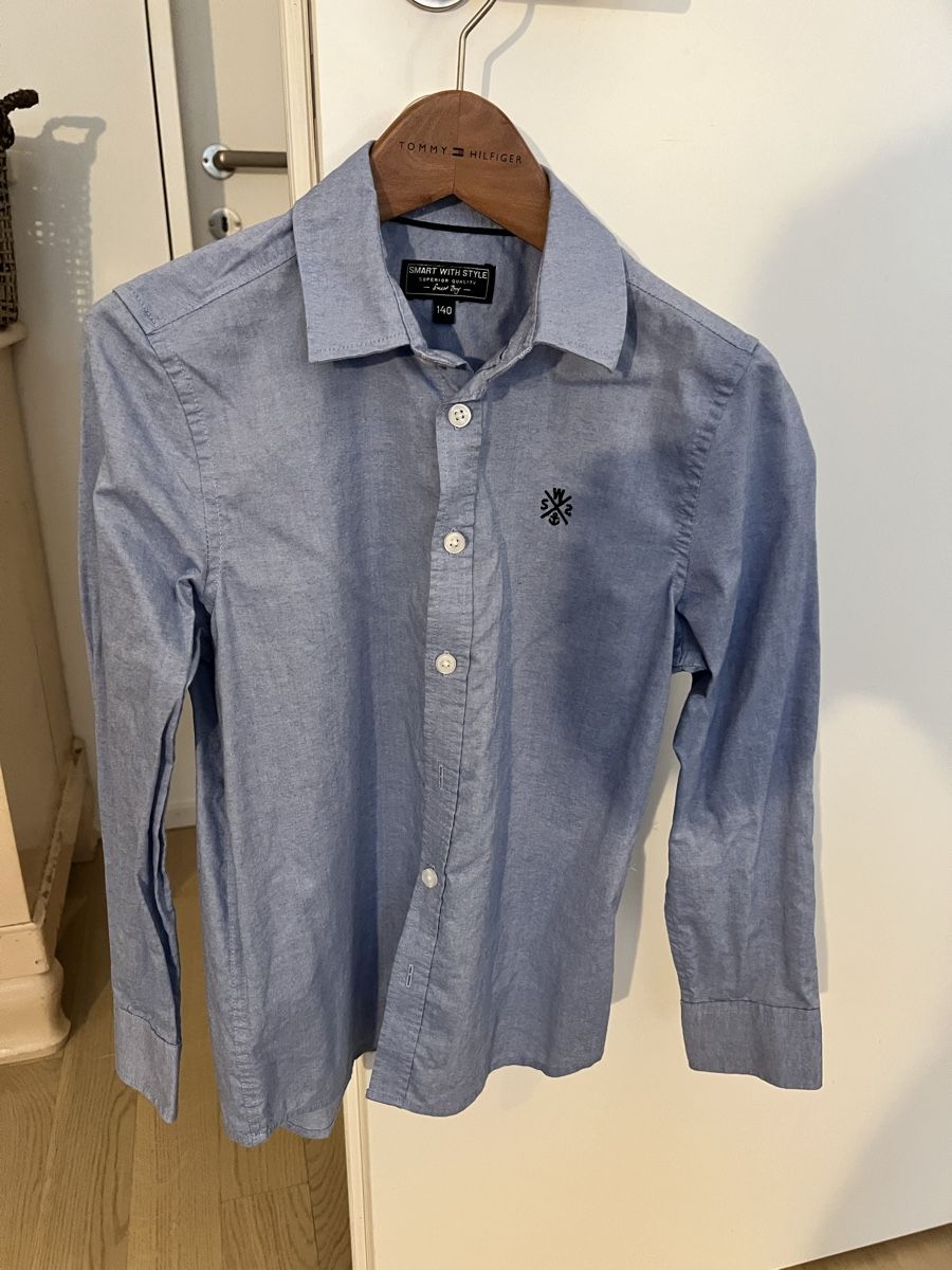 Camicie, T-shirt & Polo: Schwarzer Blazer mit Hemd und Krawatte, Grösse 140/146 – Usato da Zürich venduto da Marianne72 2