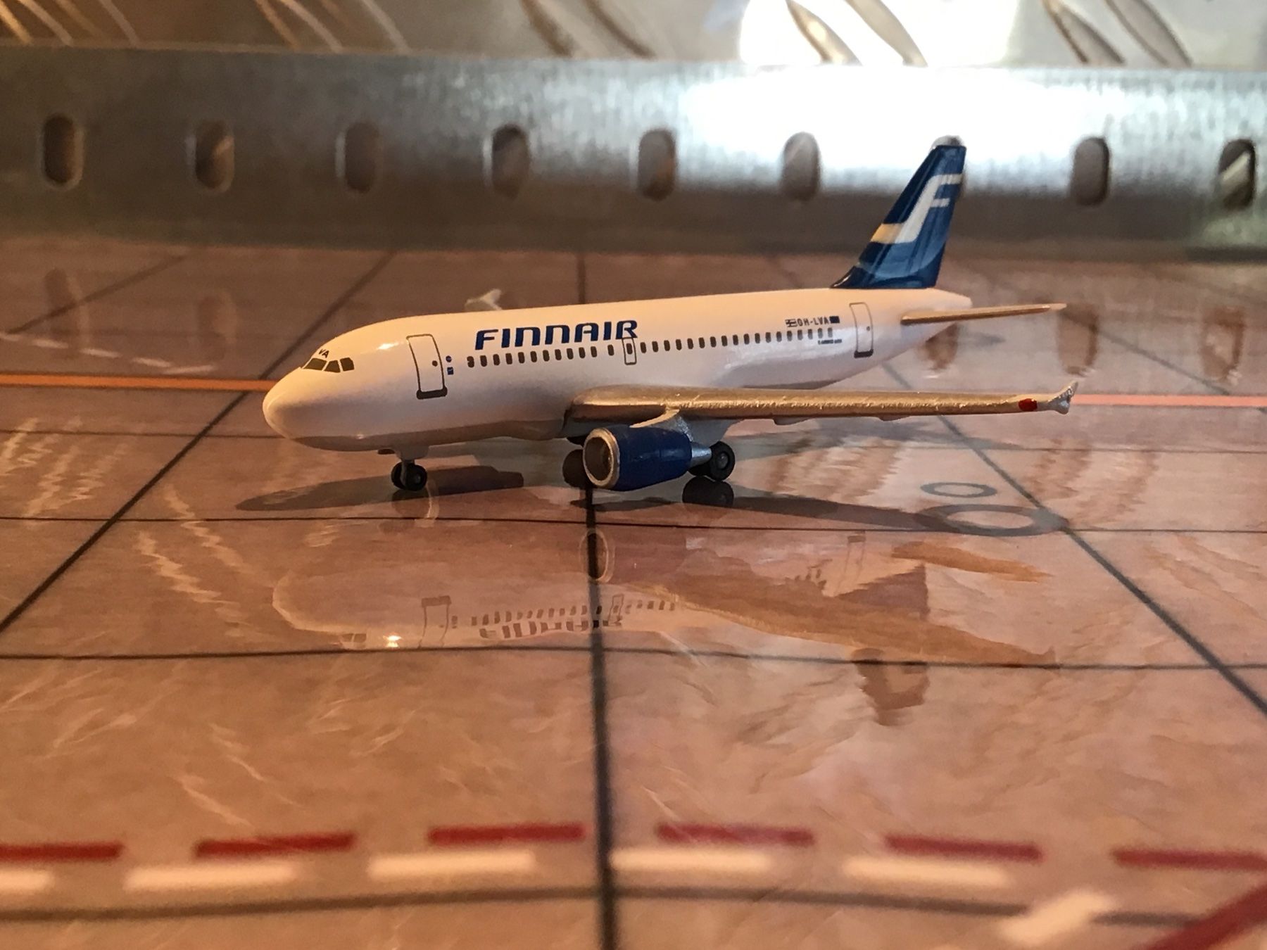 Herpa Kit di modellismo & Modellini statici: HERPA AIRBUS A319  1:500 – Usato da Männedorf venduto da Spezial-Modelle 1