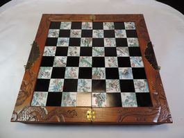 Schachspiel Holz mit Keramikfeldern und Figuren