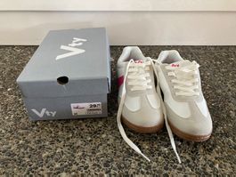 Neue Hallenschuhe Gr. 35