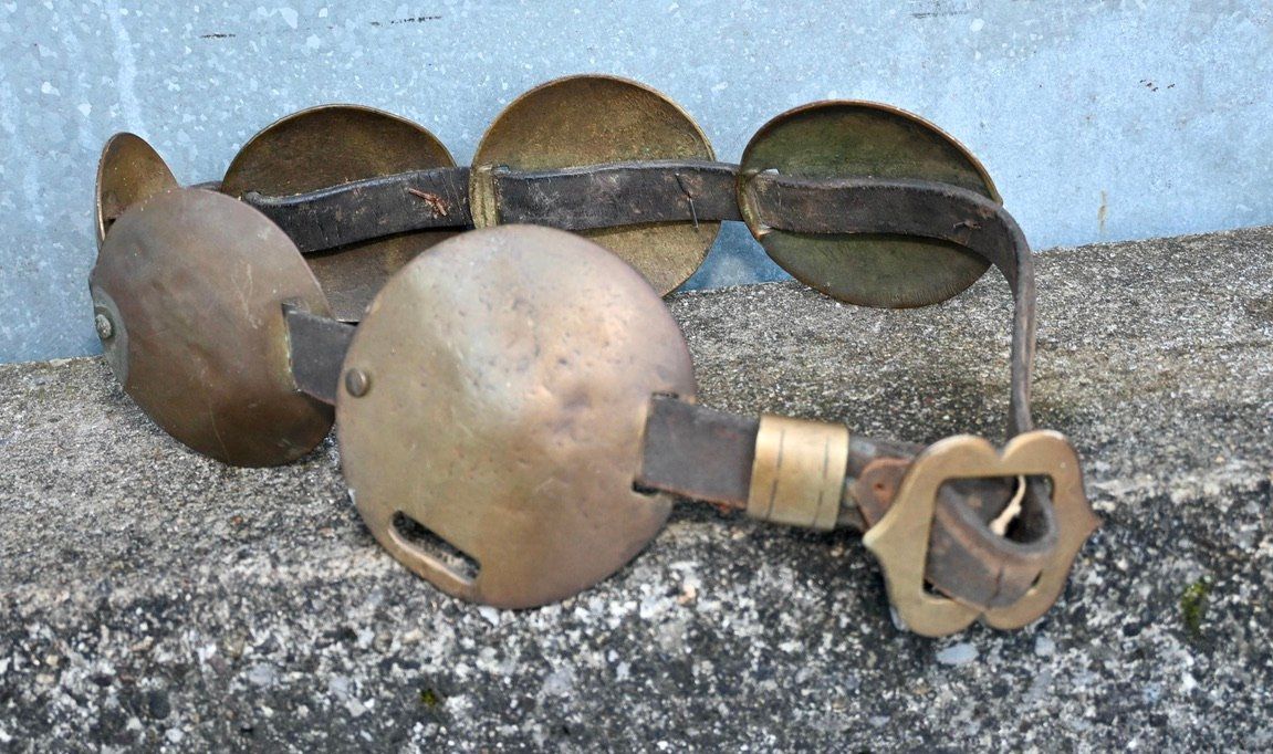 Briglie & Cavezze: Altes PFERDE- ODER KUHGESCHIRR messing Länge 89.5cm – Usato da Pfaffhausen venduto da mono_rec 6