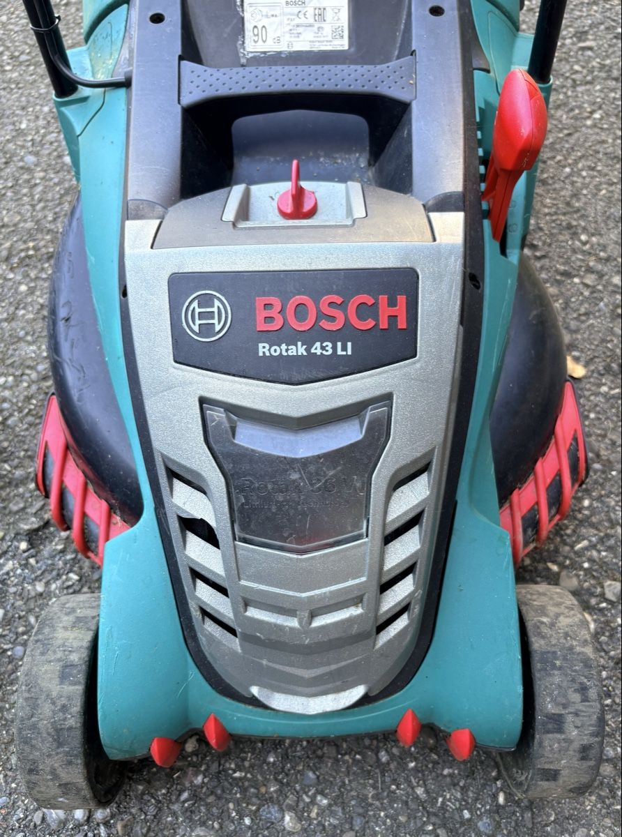 Bosch Tagliaerba: Bosch Rotak 43 Li Rasenmäher 36V – Usato da Adlikon b. Regensdorf venduto da Teo19 5