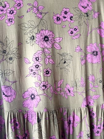 Sommerliches Kleid mit Blumenprint, khaki/pink