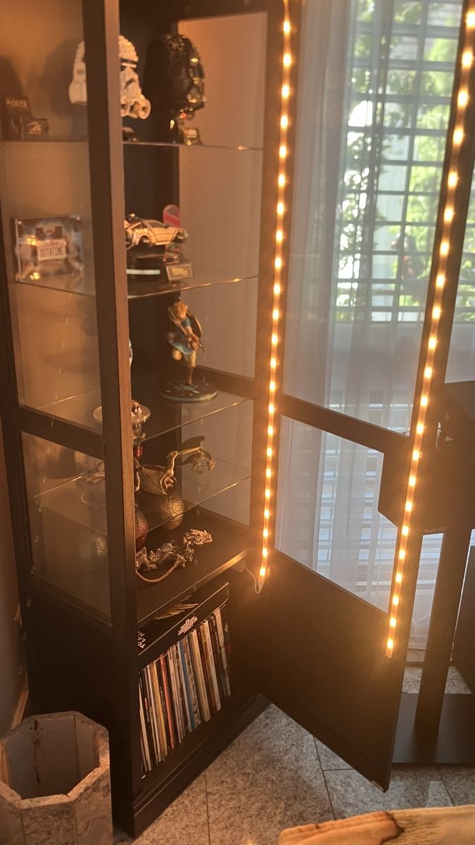 Vitrines: Vitrine mit LED – D'occasion à Freienbach par Lordmoli 2