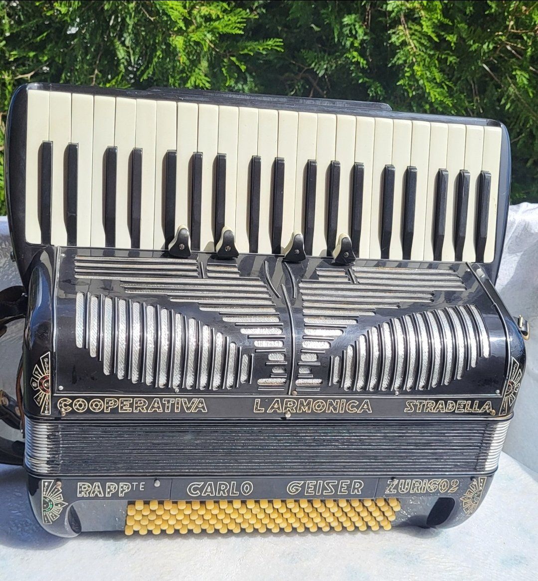 Strumenti musicali: Cooperativa stradella 4 voix rare – Usato da Penthalaz venduto da EvandroLuz