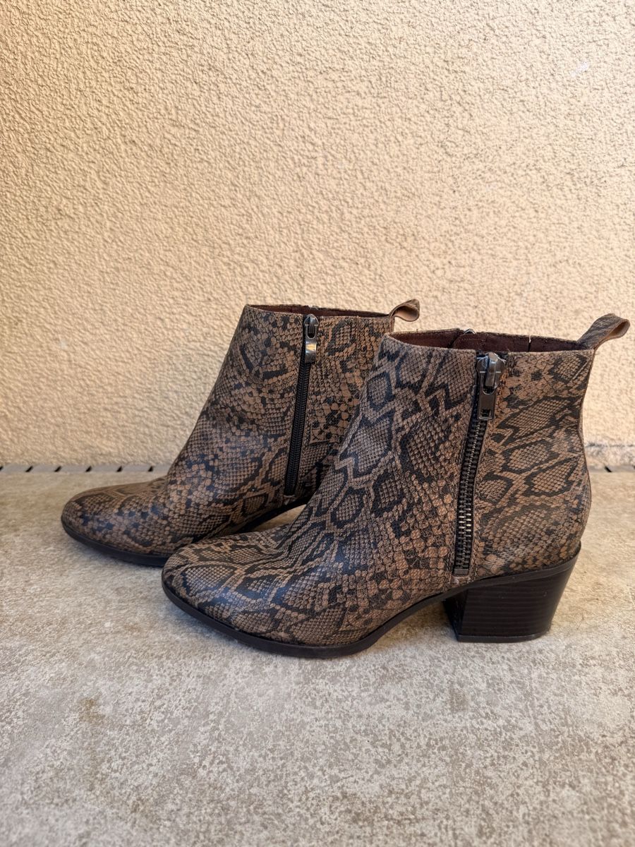 Damenschuhe: Stiefeletten Schlangenprint Damen Grösse 41  – Gebraucht aus Dornach von val_y2ws