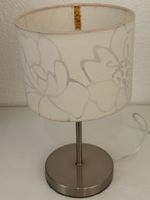Moderne Tischlampe / Nachttischlampe – warmes Licht