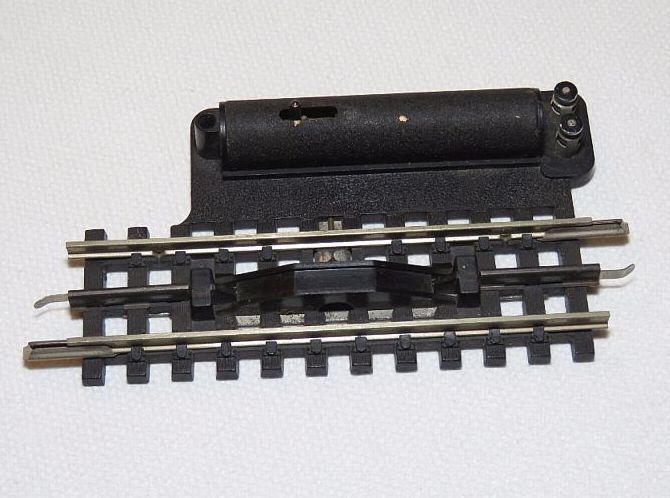 Trix Modelleisenbahnen: Trix Express H0 4369: Elektr. Entkupplungsgleis – Neu (gemäss Beschreibung) aus Brüttisellen von Rentner44zh