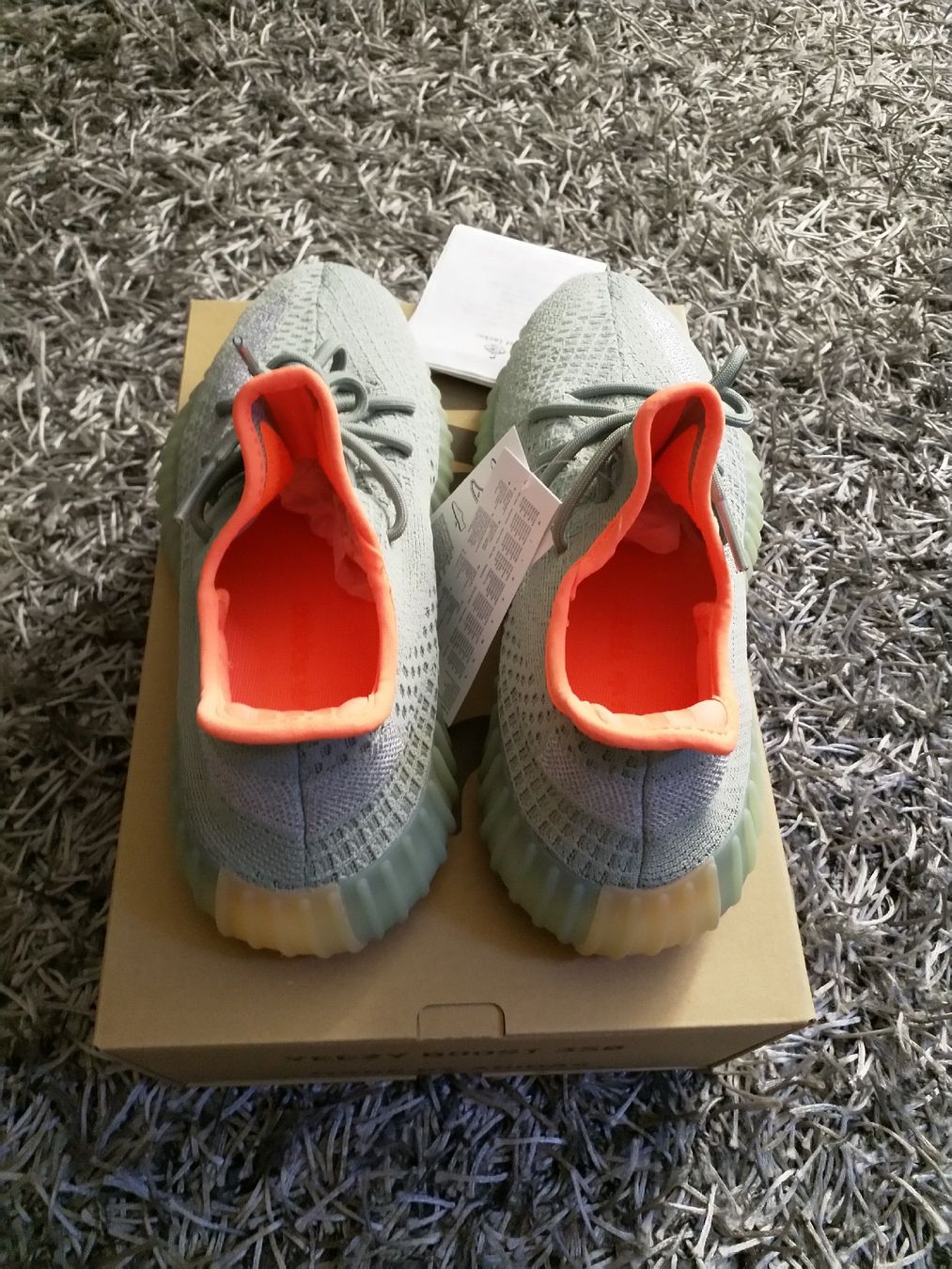 Adidas Scarpe da uomo: Yeezy Boost 350 "Desert Sage" 42 2/3 – Nuovo e nell'imballaggio originale da Dübendorf venduto da Allseller 2