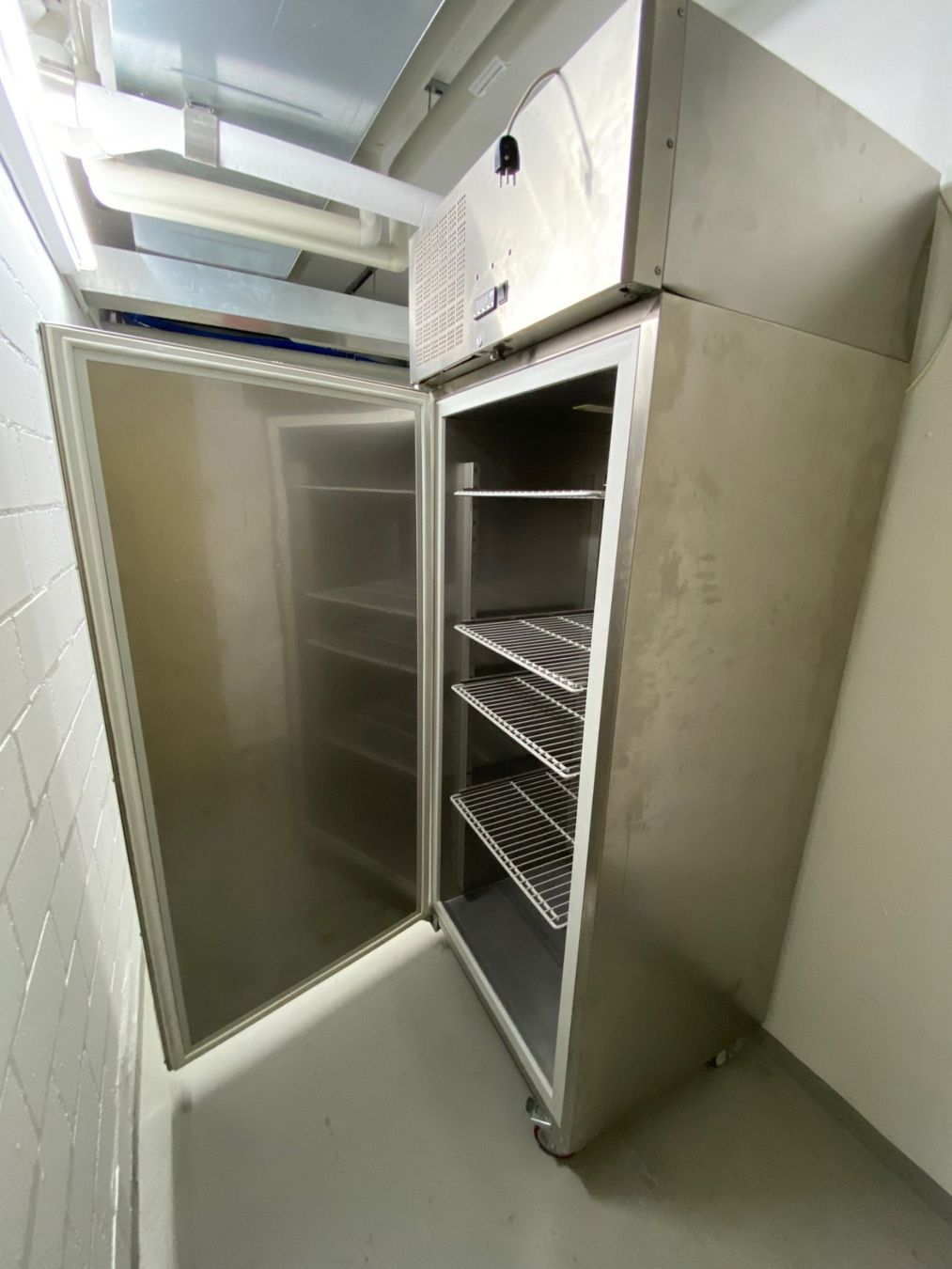Gefrierschrank: Gastro Gefrierschrank – Gebraucht aus Flims Dorf von DaleM