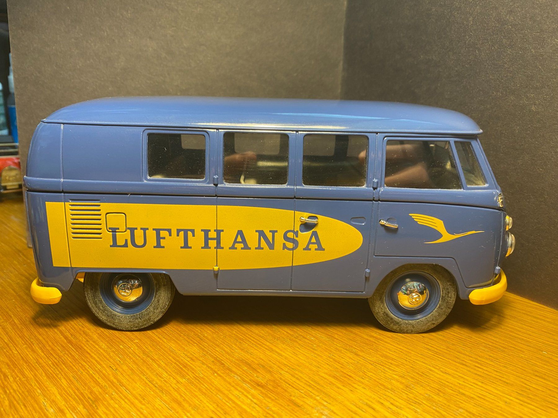 Solido Modellini d'auto: VW Bus T1 Lufthansa 1966 - Solido 1:19 – Usato da Spiez venduto da Mlandcruiser 4