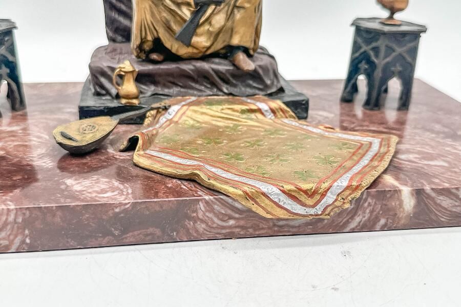 Alle Dekorationen: Orientalische Figur auf Marmorsockel – Gebraucht aus Altdorf UR von Liveo-shop 2