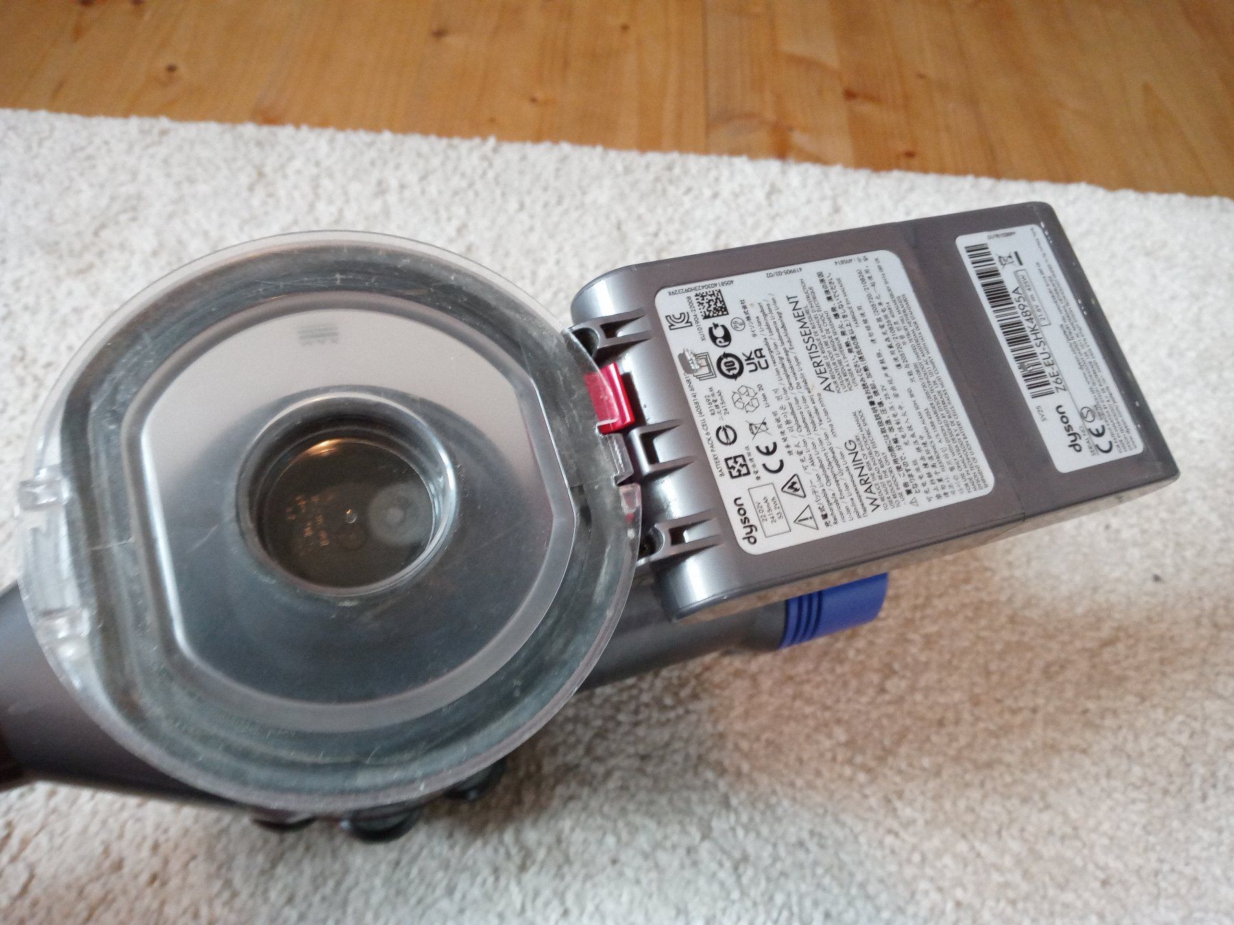 Dyson Staubsauger & Zubehör: Handstaubsauger Dyson V8 – Gebraucht aus Prez-vers-Siviriez von Monija70 5