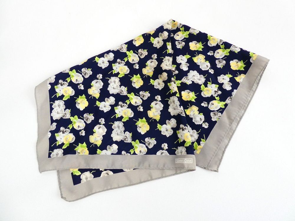 Foulard & Sciarpe: Foulard von Street One mit Blumenmuster – Usato da Sutz venduto da Dalilea