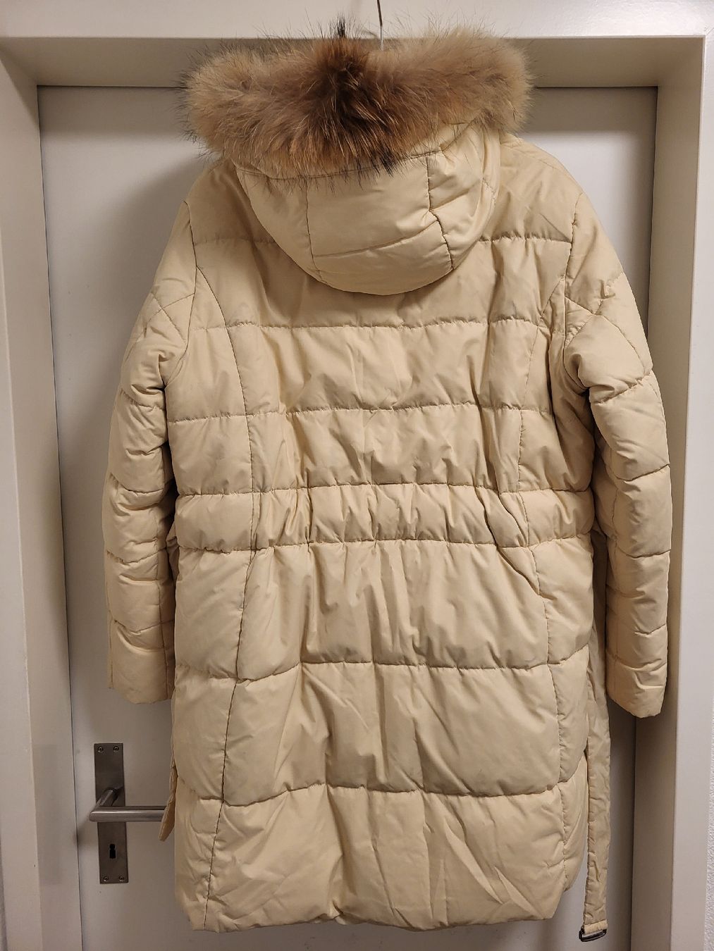 Jacken: Winter-Daunenmantel, beige, Gr. 46, mit Gürtel – Gebraucht aus Basel von Ywana 7